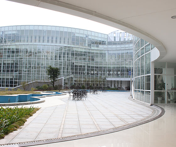 子供からお年寄りまで、皆様の安全を守るために必要な公共施設の水質検査